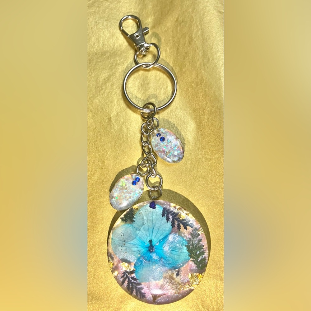 “Transformation Charm:
Symbolizing growth, healing, and new beginnings - Picture 2 of 3